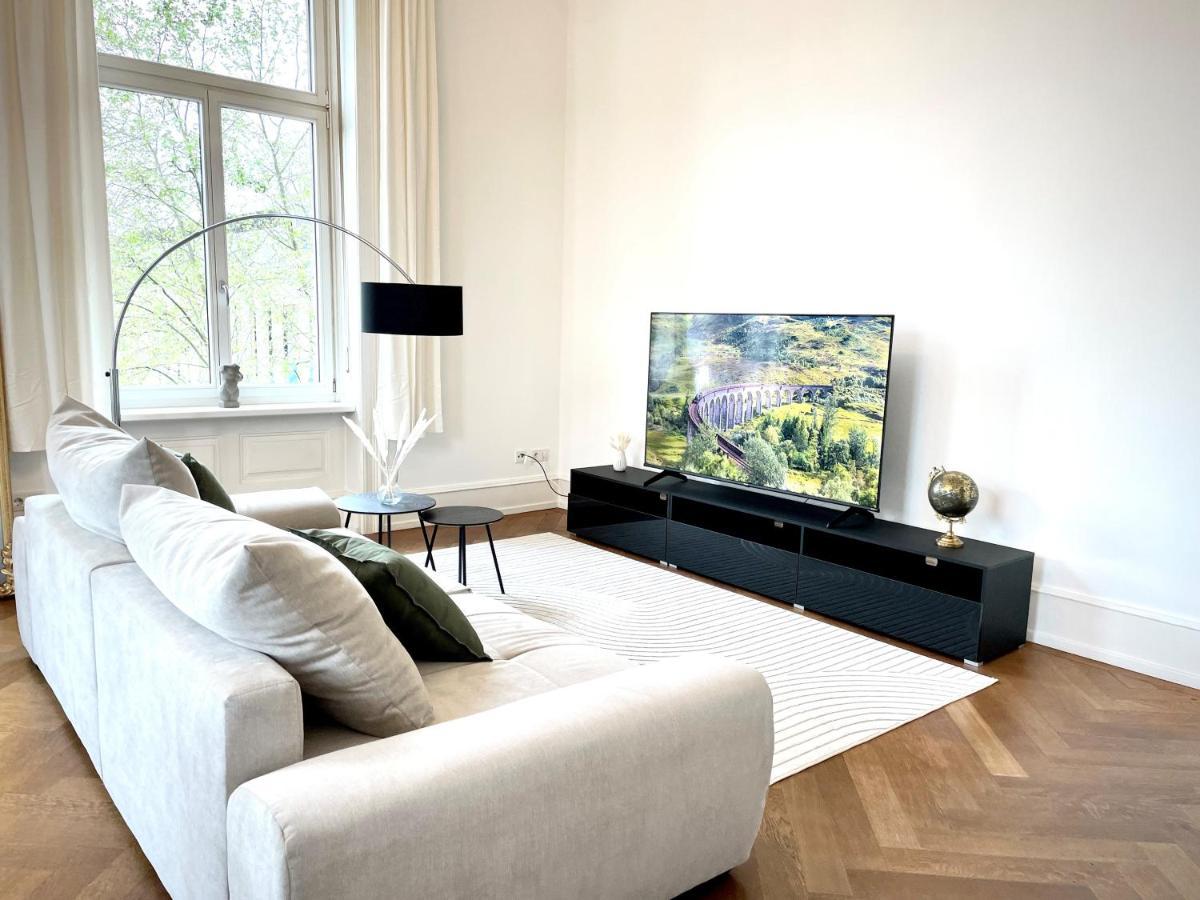 Palais Passy~Design Suite Mit Ausblick Im Zentrum Wiesbaden Exteriör bild