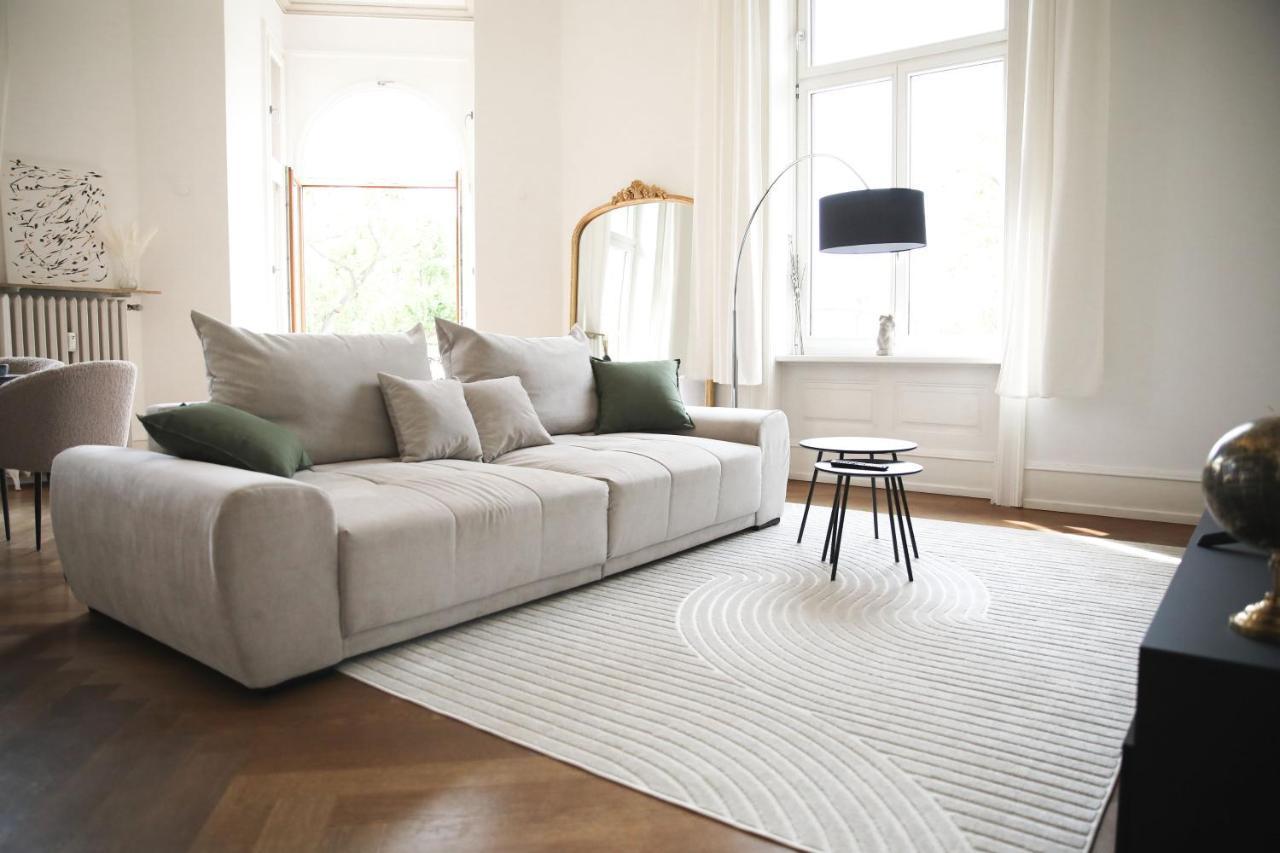 Palais Passy~Design Suite Mit Ausblick Im Zentrum Wiesbaden Exteriör bild