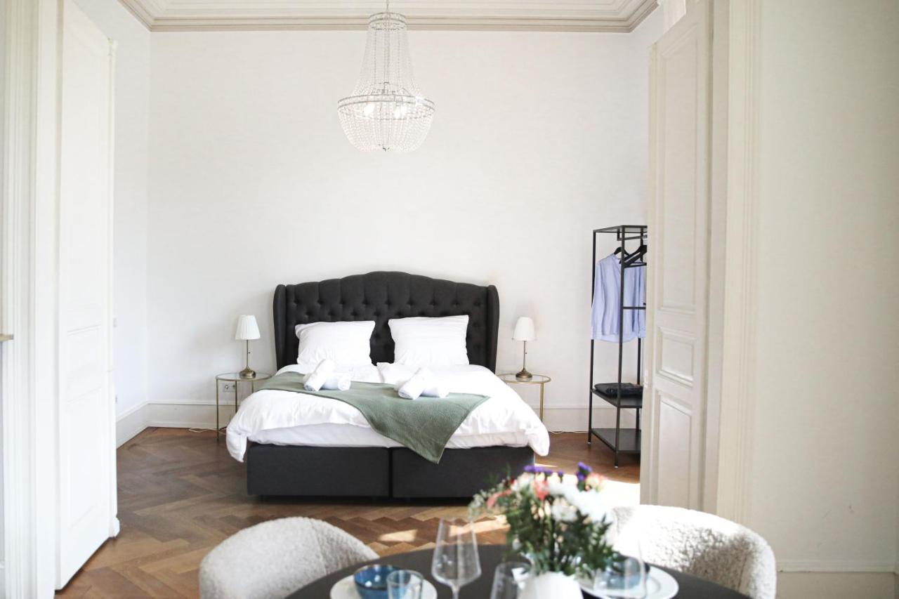 Palais Passy~Design Suite Mit Ausblick Im Zentrum Wiesbaden Exteriör bild