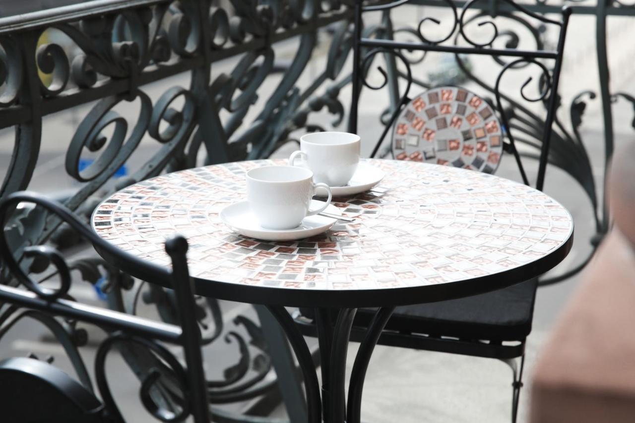 Palais Passy~Design Suite Mit Ausblick Im Zentrum Wiesbaden Exteriör bild